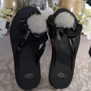 UGG SANDALS